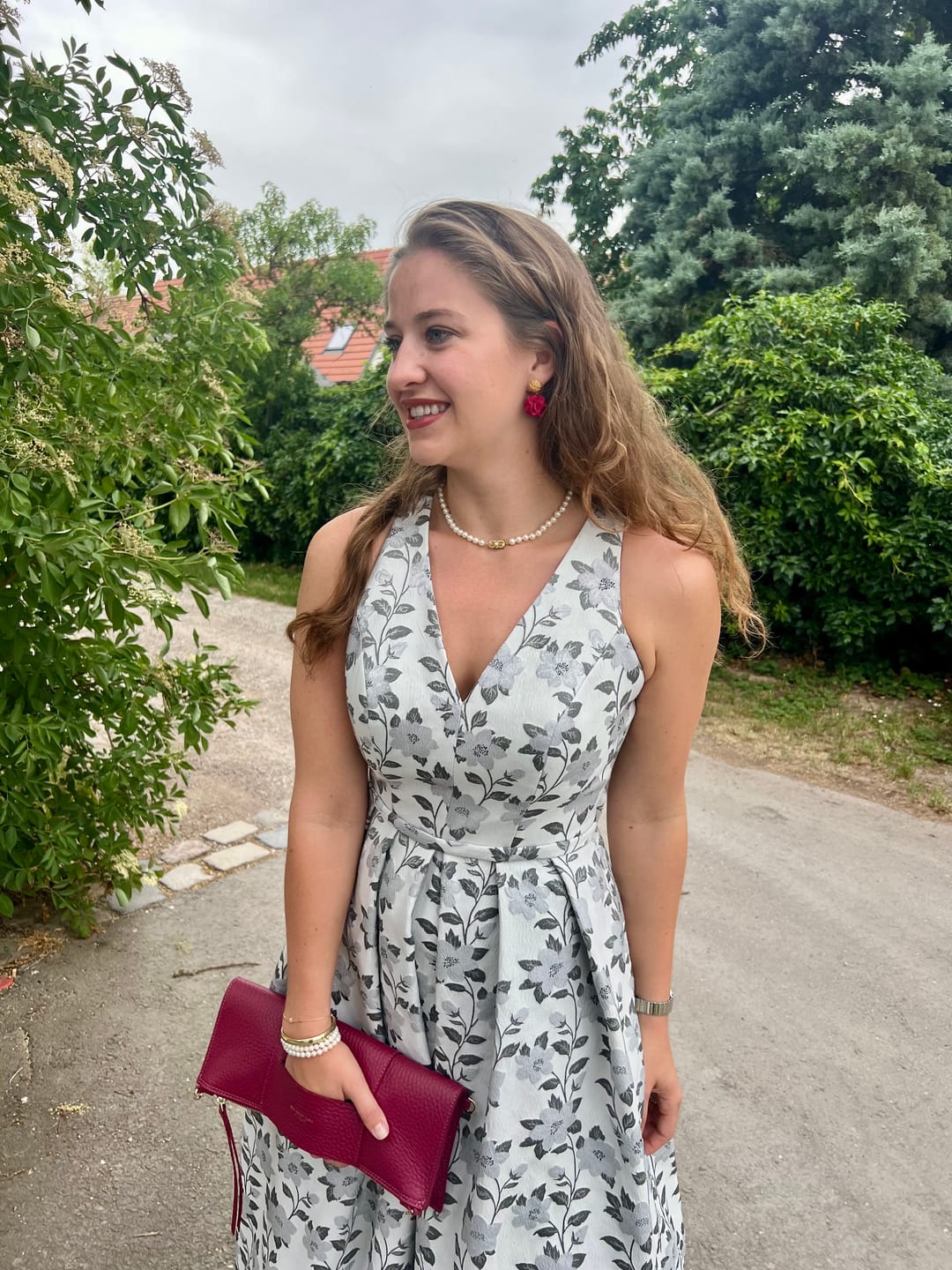 Customer photo review of Vergoldete Knoten-Ohrstecker mit pinkem Blüten-Pompom