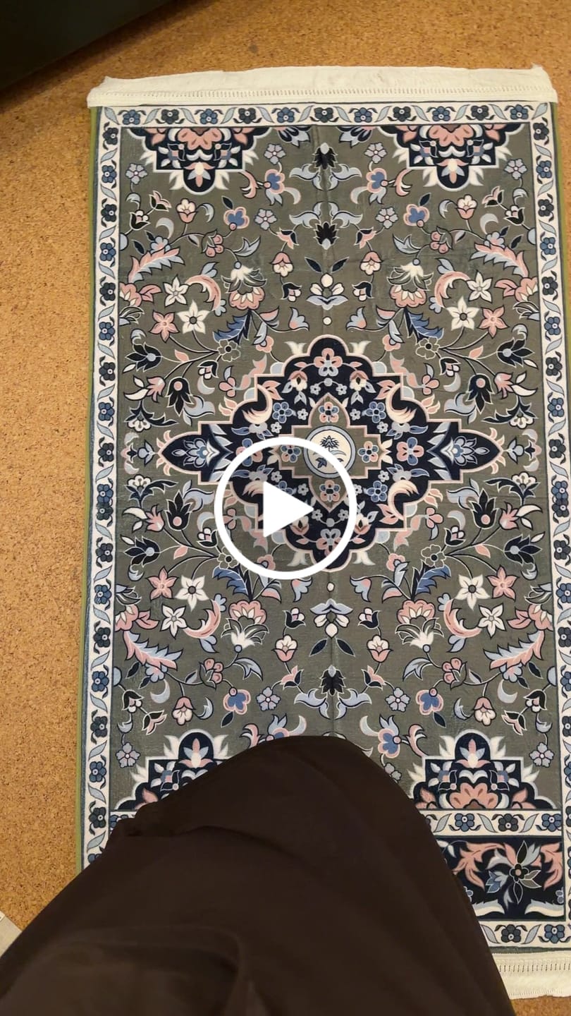 Customer video review of Masjid-e-Nabawi Mosque Padded Prayer Mat