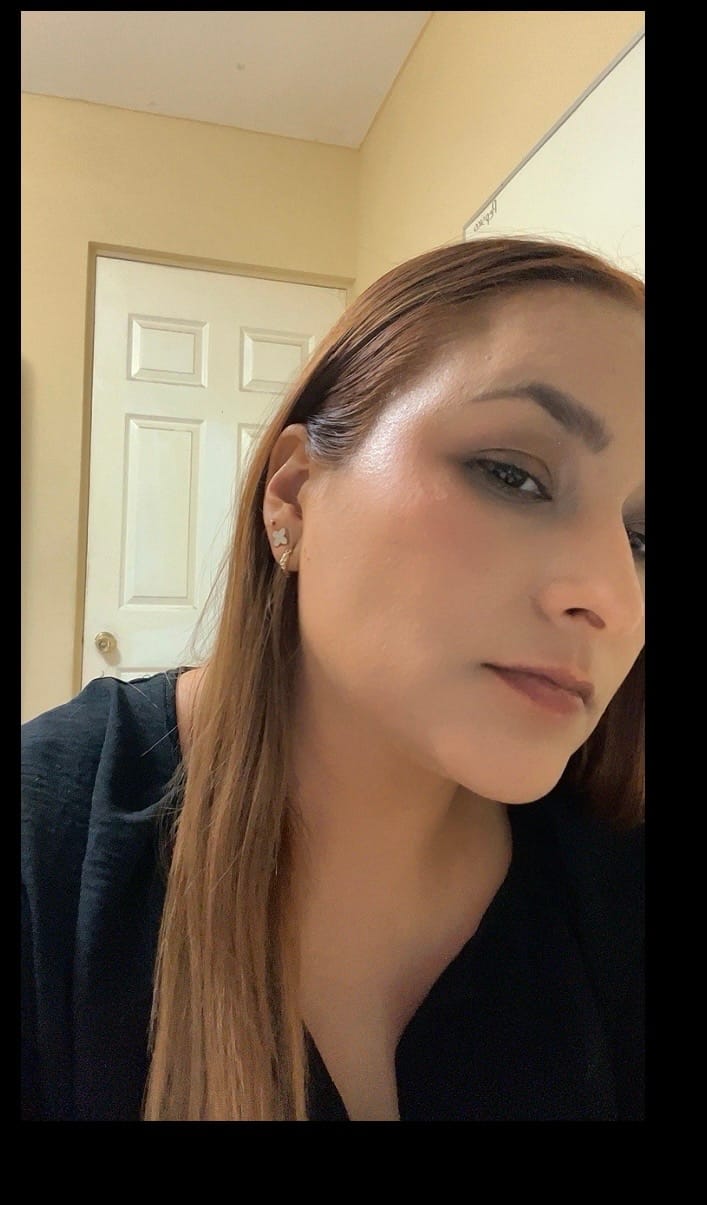 Customer photo review of Par Arete Ovalado Birthstone Plateado