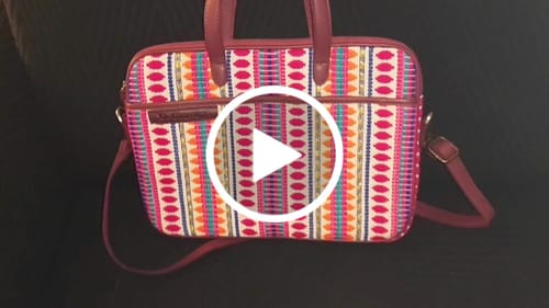 Customer video review of Bolso Porta Portátil “Tribe Berry Pop" · Pieza Única Núm. 18920