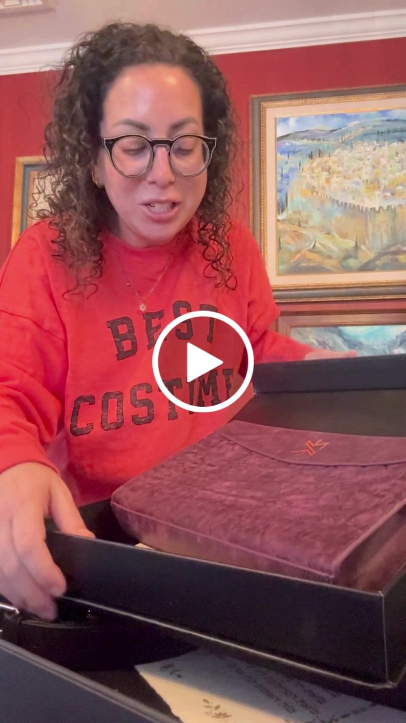 Customer video review of Ladies Leather Clutch – Israel Letters Burgundy