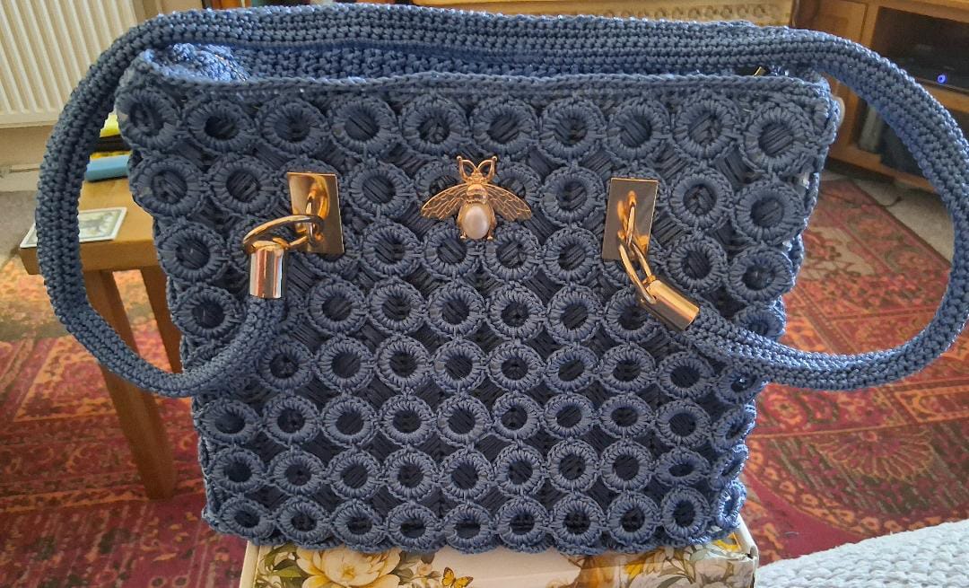 Customer photo review of Garden Bee Crochet Bag Kit