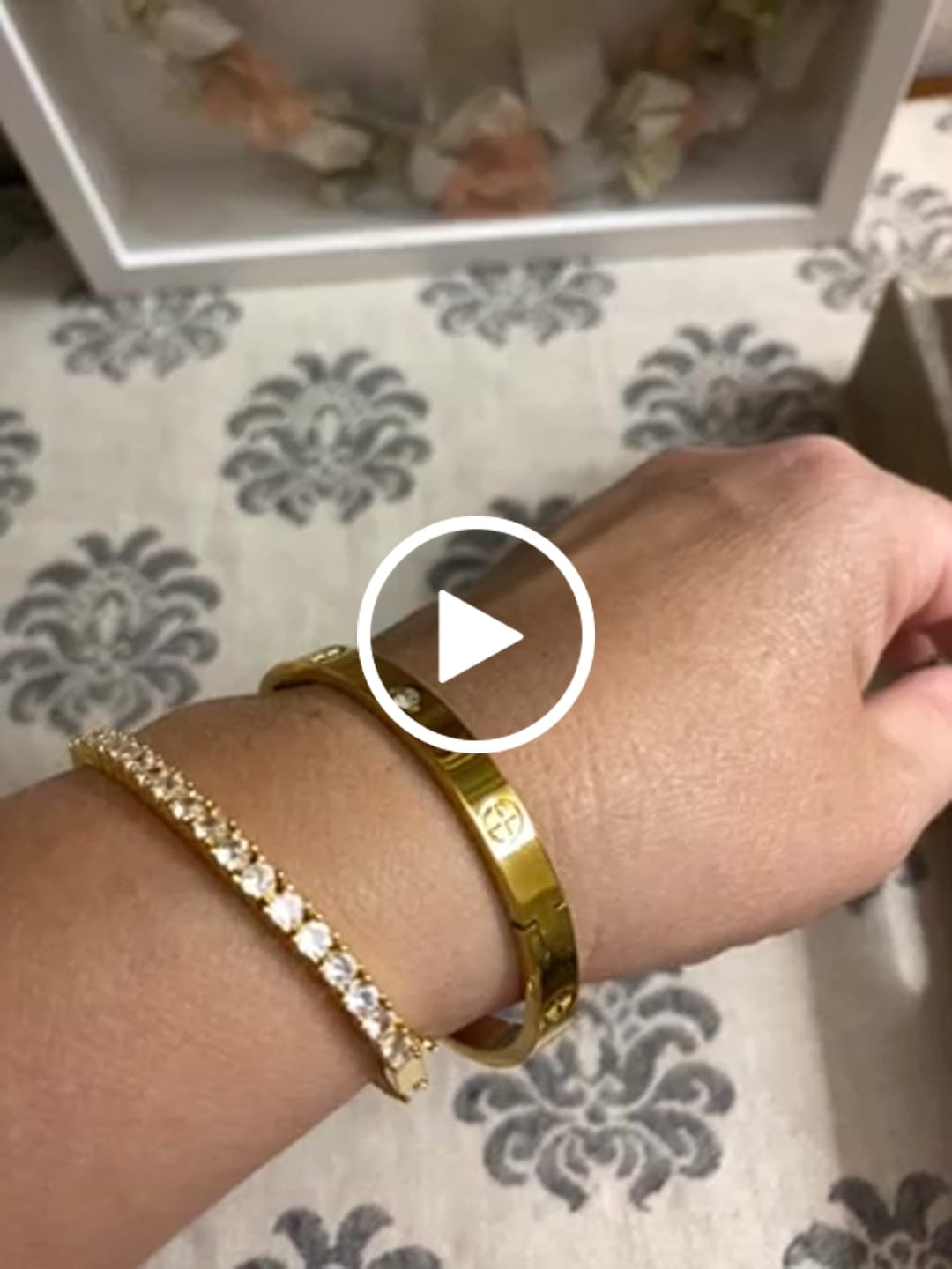 Customer video review of Bracciale Rigido con Zirconi – Oro Giallo, Oro Rosa o Oro Bianco