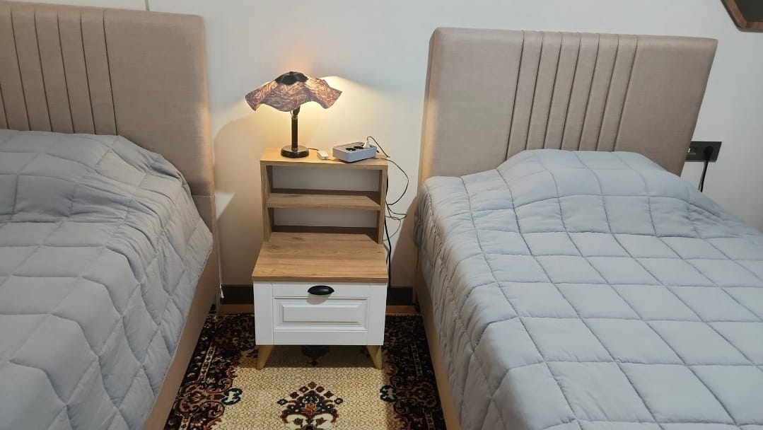 Customer photo review of Rani BD105 Komodin 2 Raflı Membran Çekmeceli Komodin Sepet Ceviz - Beyaz