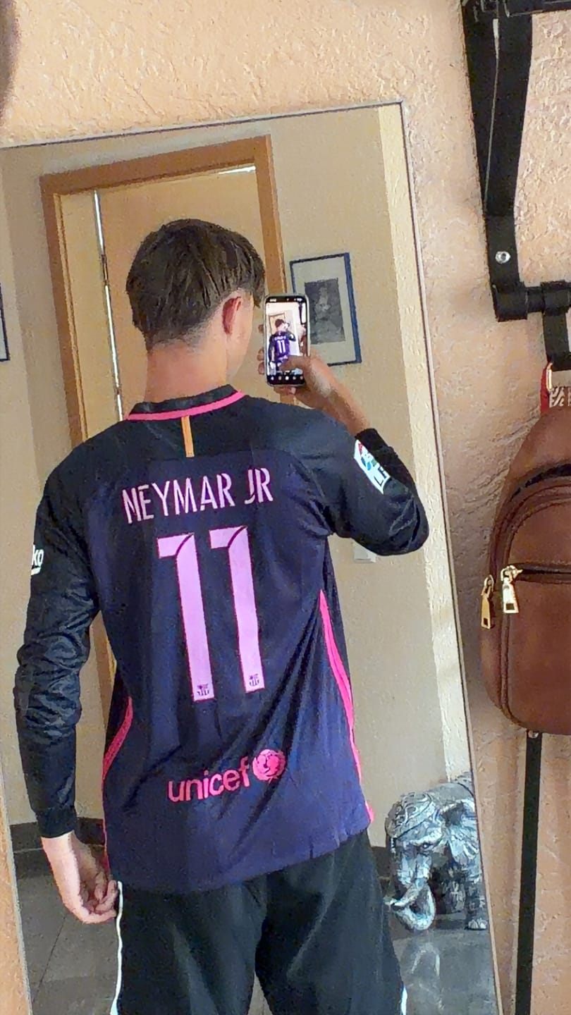 Customer photo review of Neymar Jr Barcelona 14/15 Retro Pink Printing Long Sleeve Jersey Maillot Trikot Maglia
