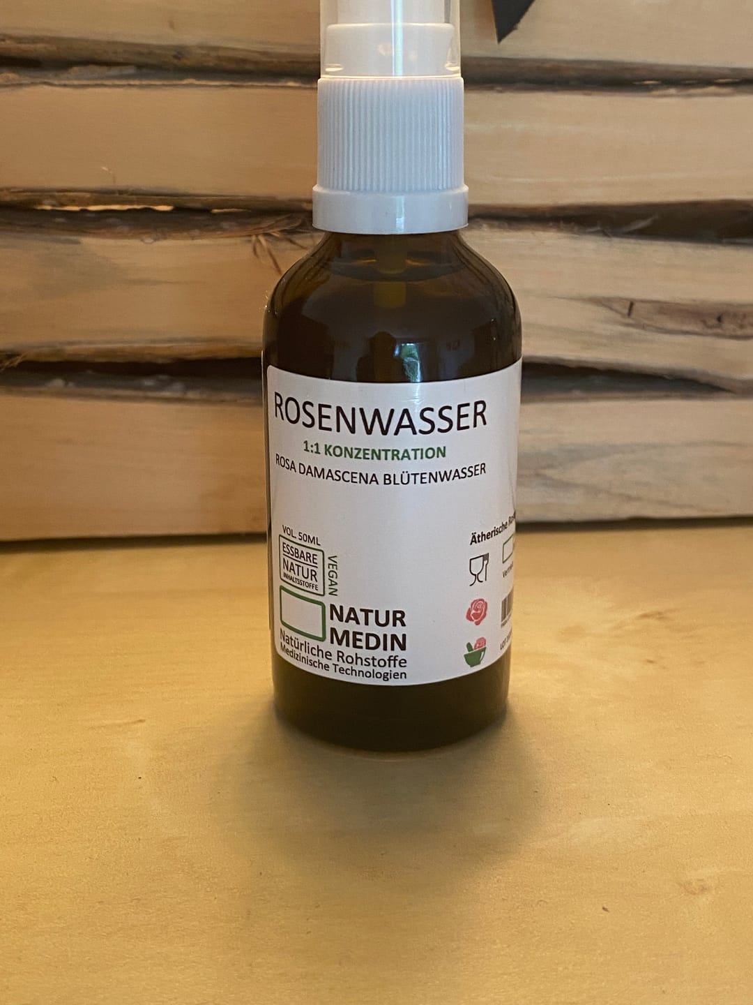 Customer photo review of Mizellenwasser mit Rosenwasser – natürlicher Make-up-Entferner zur sanften Reinigung & Pflege  (100% Natur)