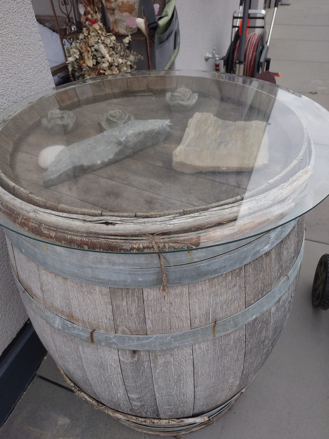 Customer photo review of Glasplatte Tisch Sicherheitsglas für Esstisch, Gartentisch, Weinfass - Rund