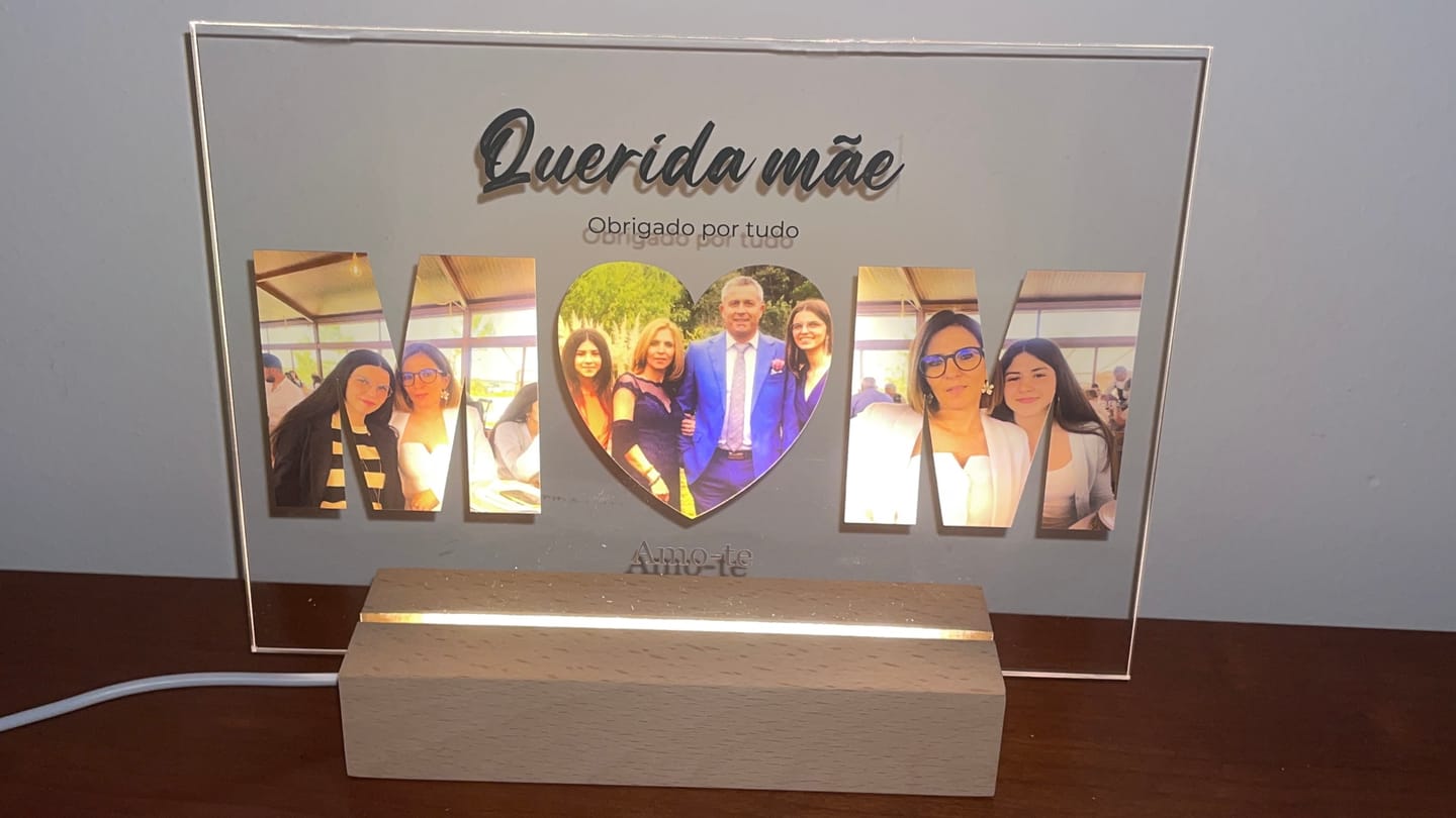 Customer photo review of Placa "M-❤️-M" c/ 3 Fotografias - Dia da Mãe