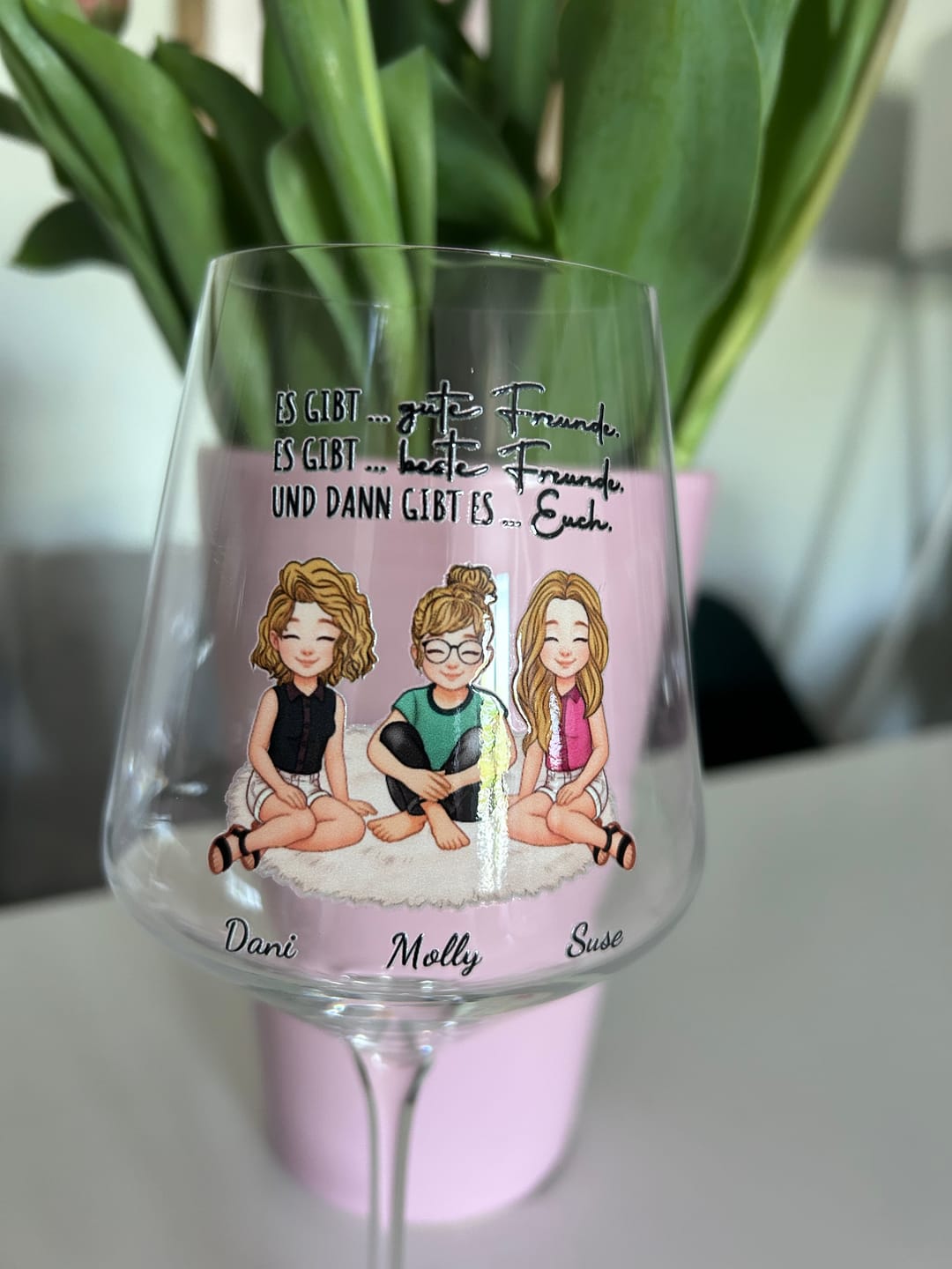 Customer photo review of Auf uns - Personalisiertes Weinglas für beste Freundinnen
