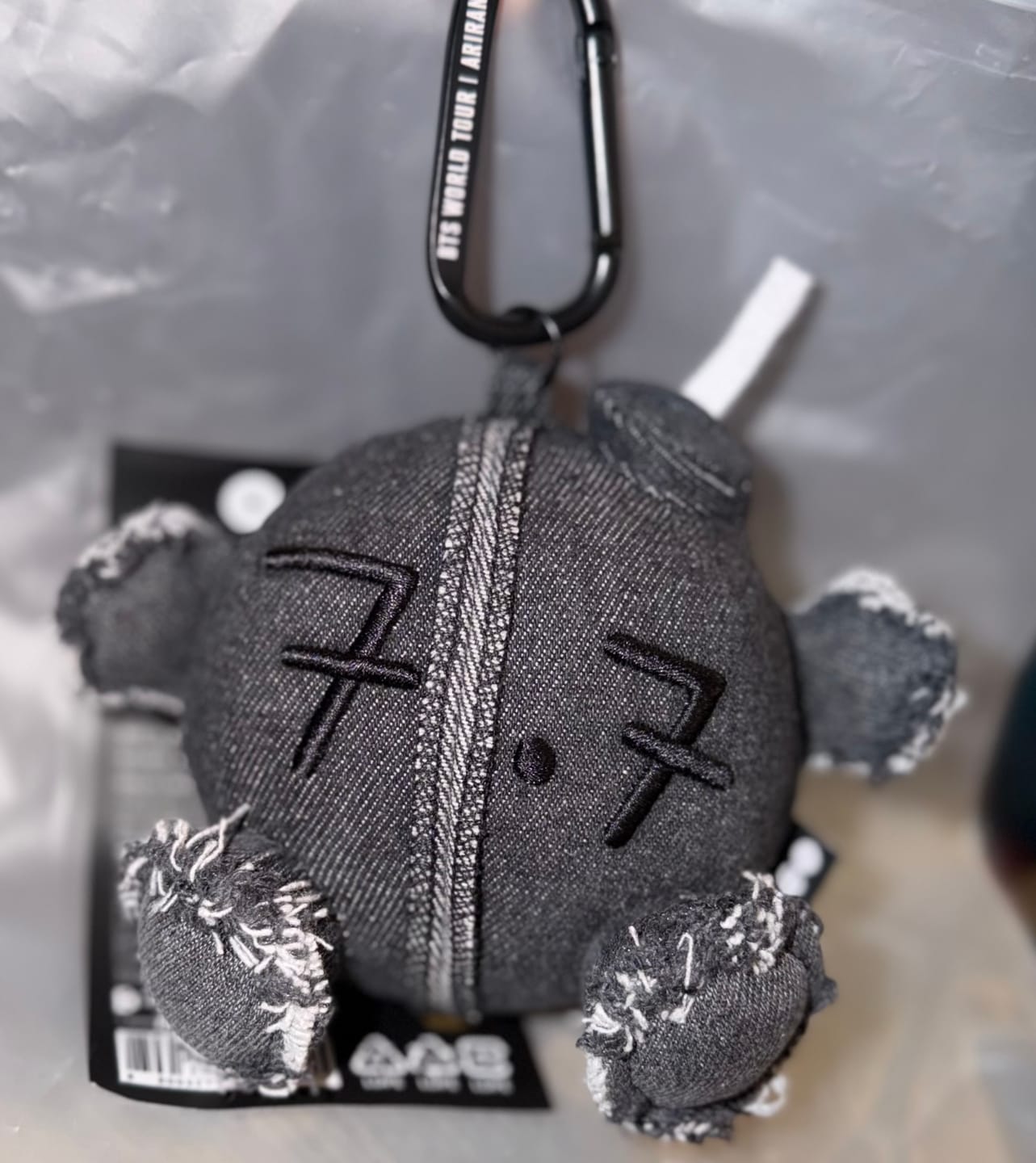 Customer photo review of BTS - ARIRANG WORLD TOUR OFFICIAL MD ARMY BOMB PLUSH KEYRING
