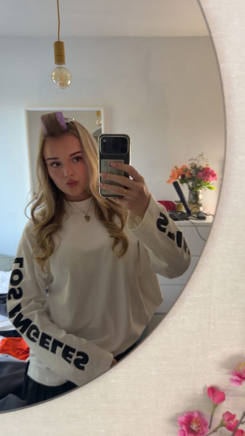 Customer photo review of LONGSLEEVE T-SHIRT WHITE