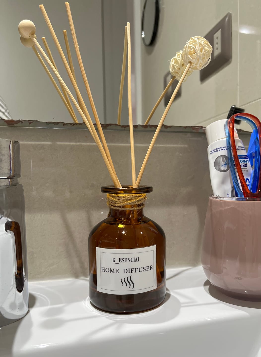 Customer photo review of Mikado 50 ml difusor vidrio ámbar curvo con tap. varillas n.
