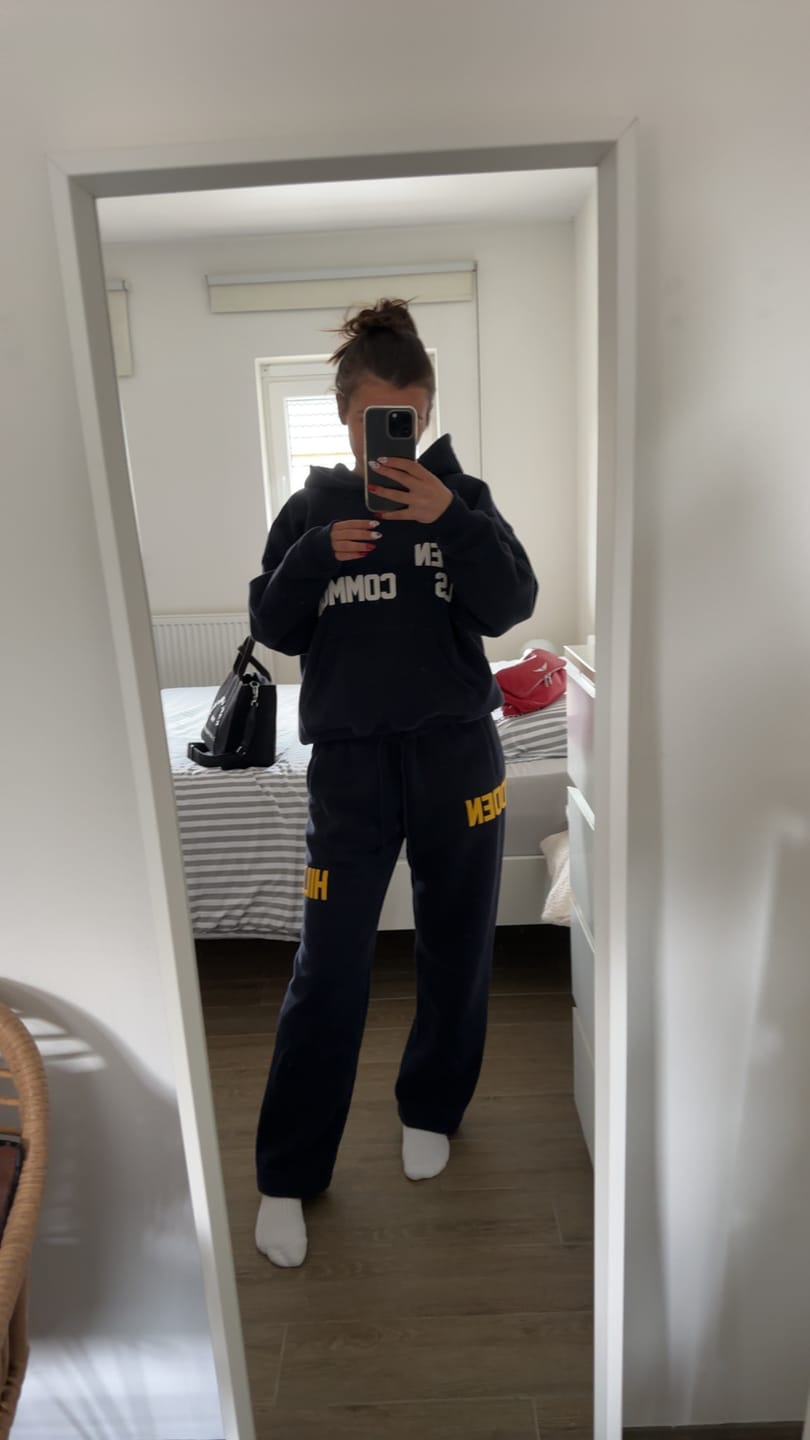 Customer photo review of GATED COMMUNITY STRAIGHT LEG SWEATPANTS AMBER/NAVY