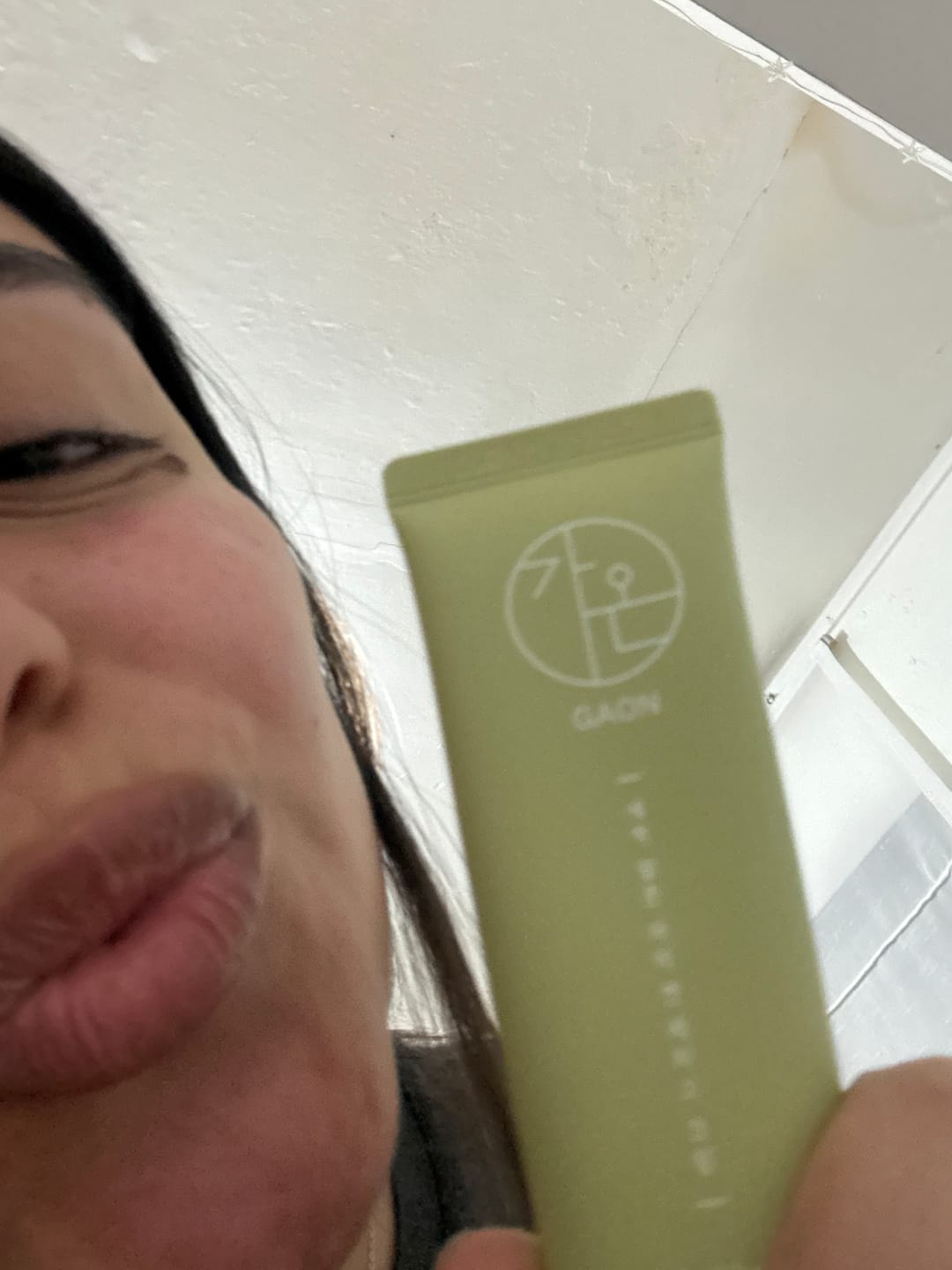 Customer photo review of Crema  Hidratante Antioxidante y Contorno de Ojos Vegana Gaon 50ml