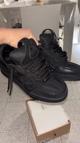 Recensione con foto di un cliente su Sneakers LV Skate Black Crystal