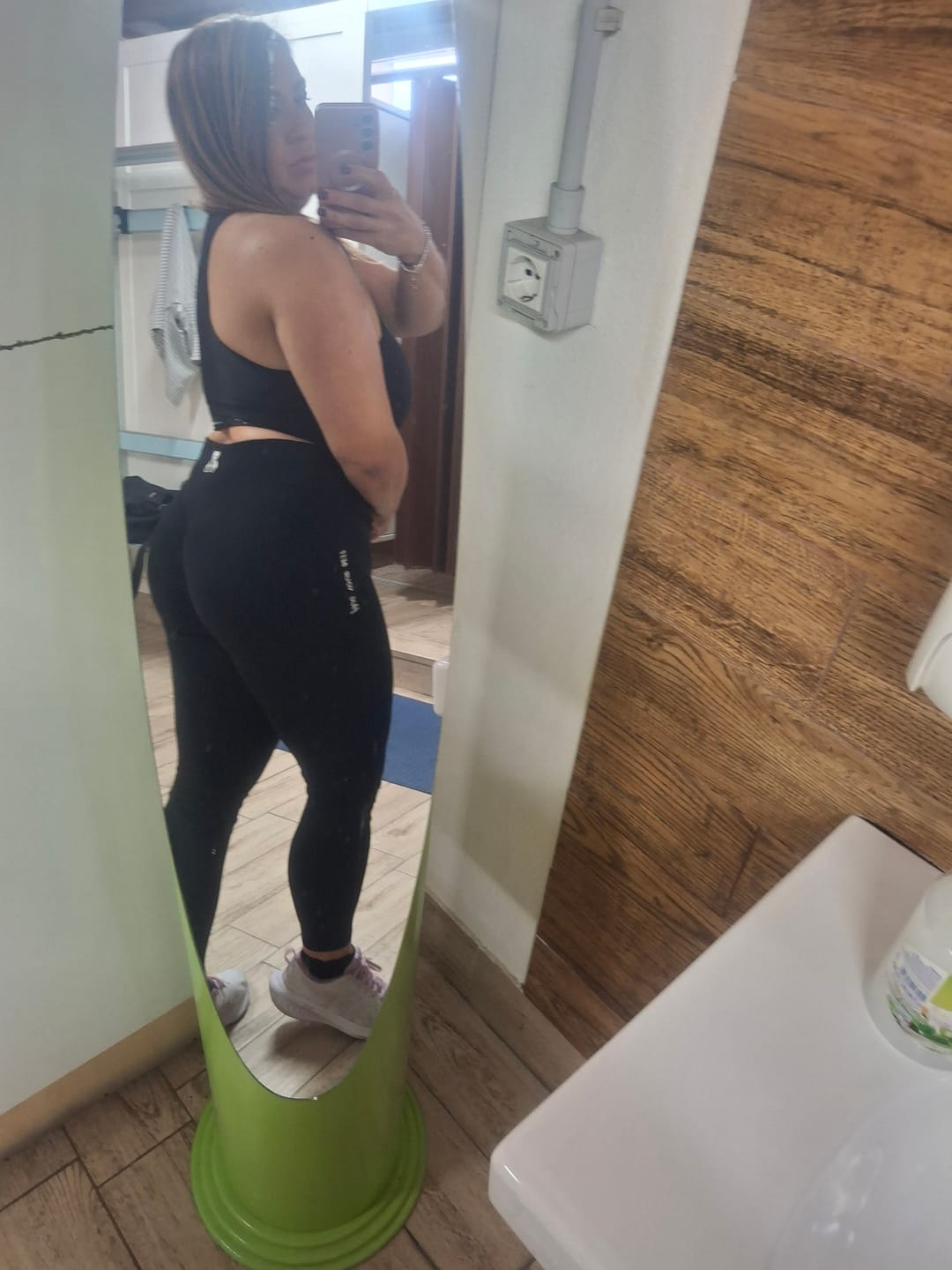 Customer photo review of LEGGINGS INTENSE BLACK