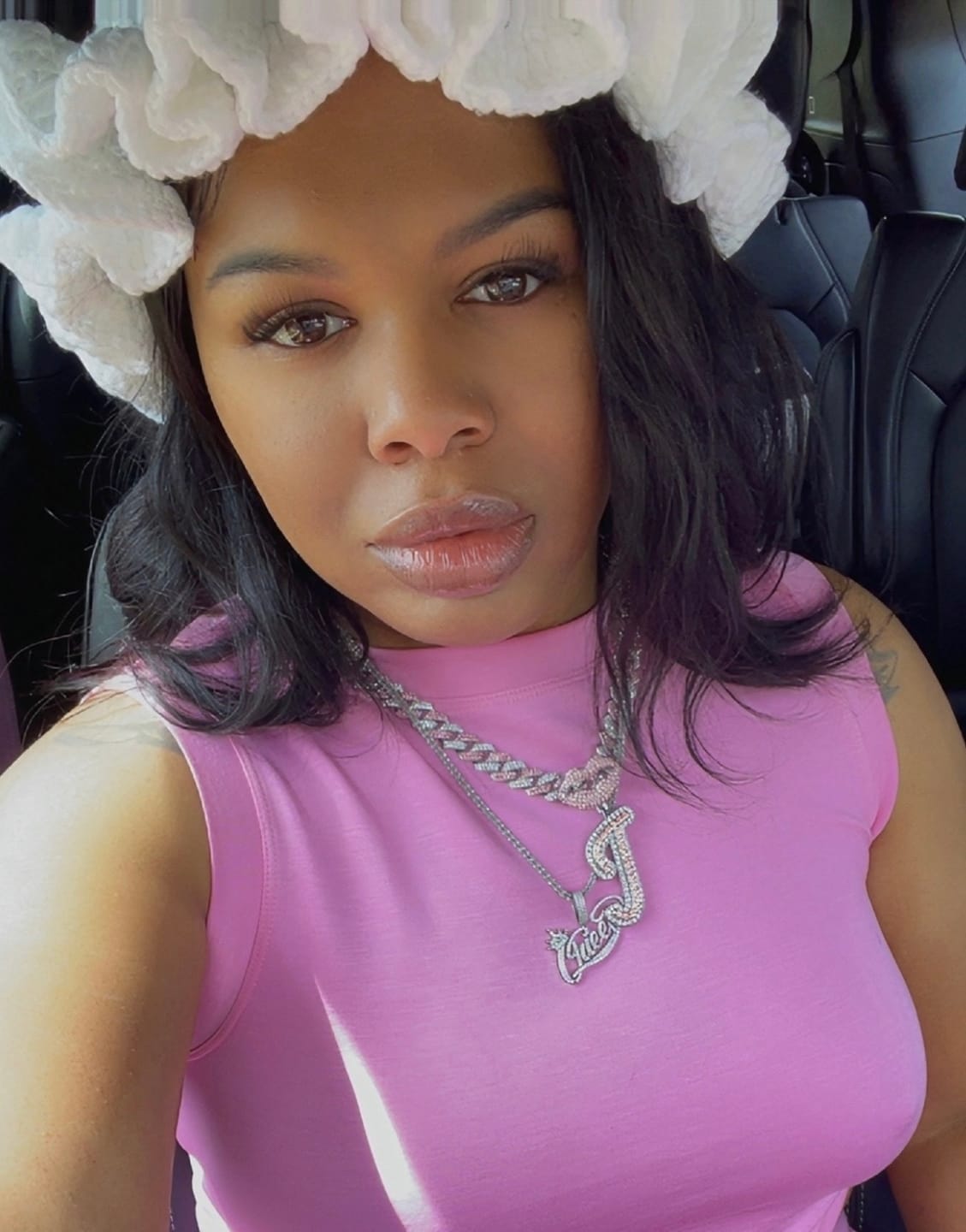 Customer photo review of LUXIIVA® LIPS INITIAL PENDANT(Ready to Ship)