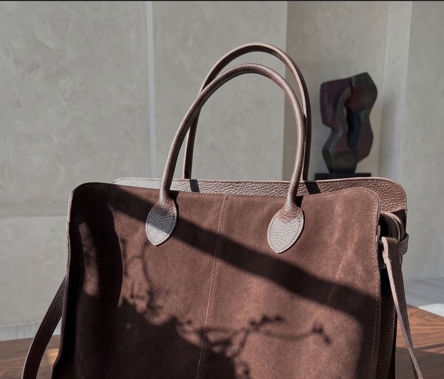 Customer photo review of Totem XL | Büyük Boy Hakiki Süet Deri El ve Omuz Çantası | Kahverengi