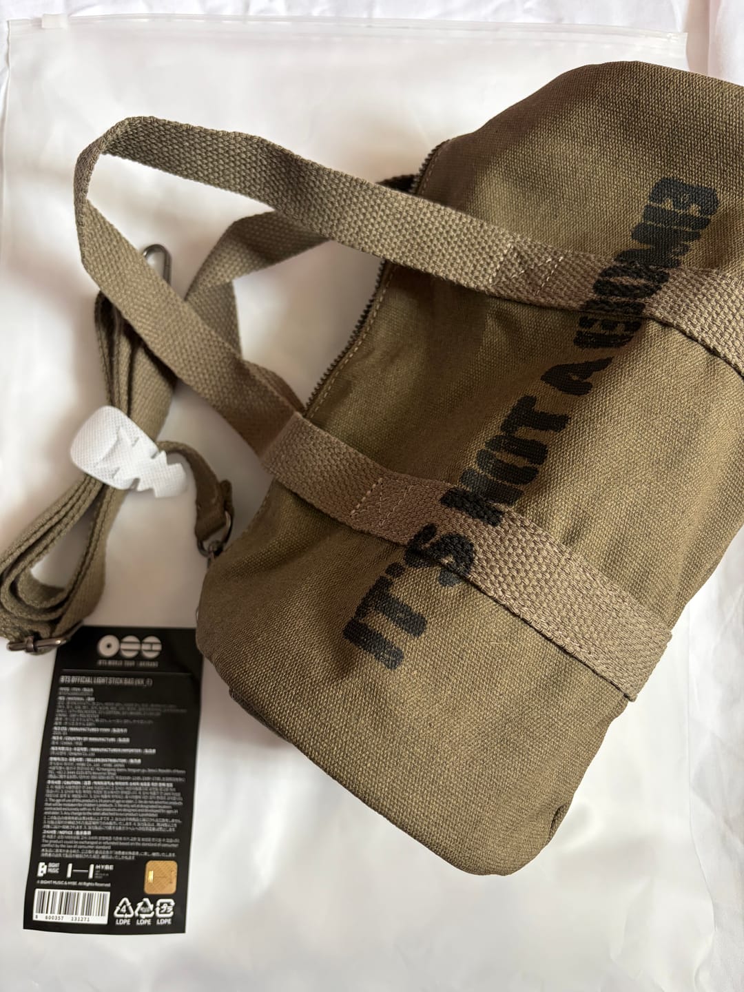 Customer photo review of BTS - ARIRANG WORLD TOUR OFFICIAL MD OFFICIAL LIGHT STICK BAG