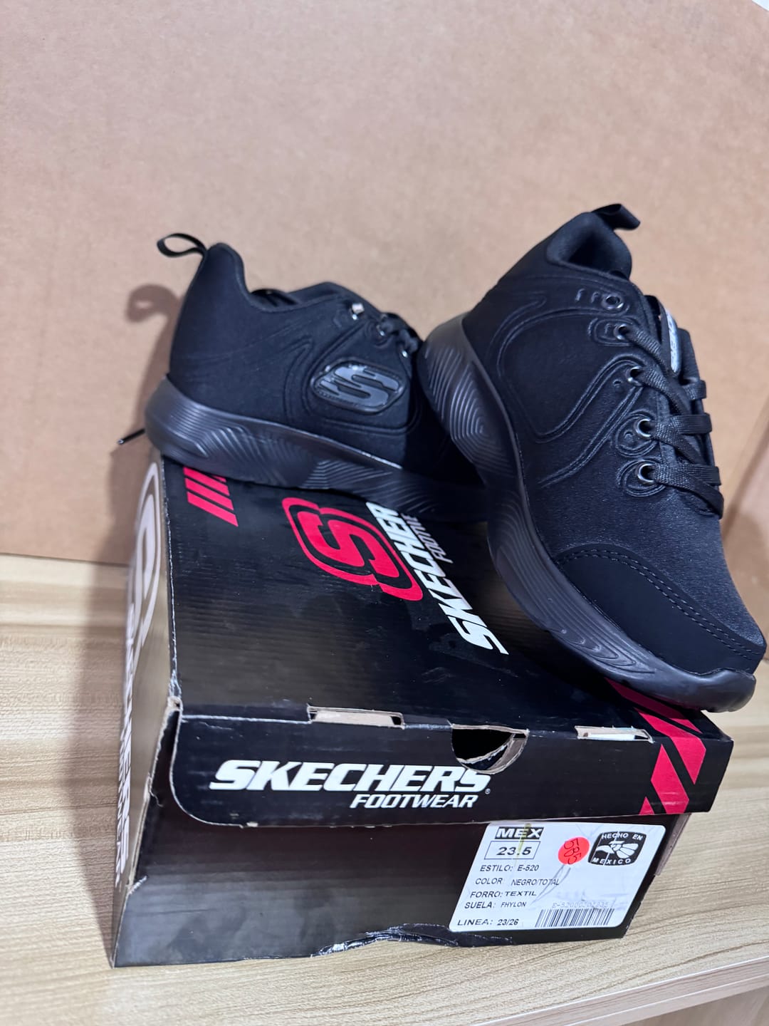 Customer photo review of Tenis 520 Negro Total