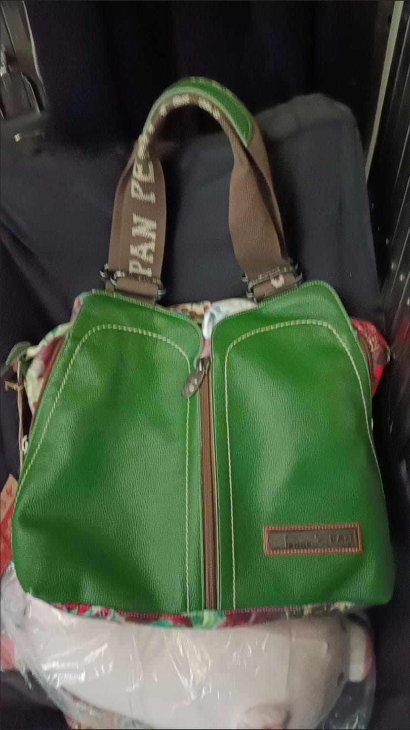 Customer photo review of Vintage Leather Spliced Flower Shoulder Bag