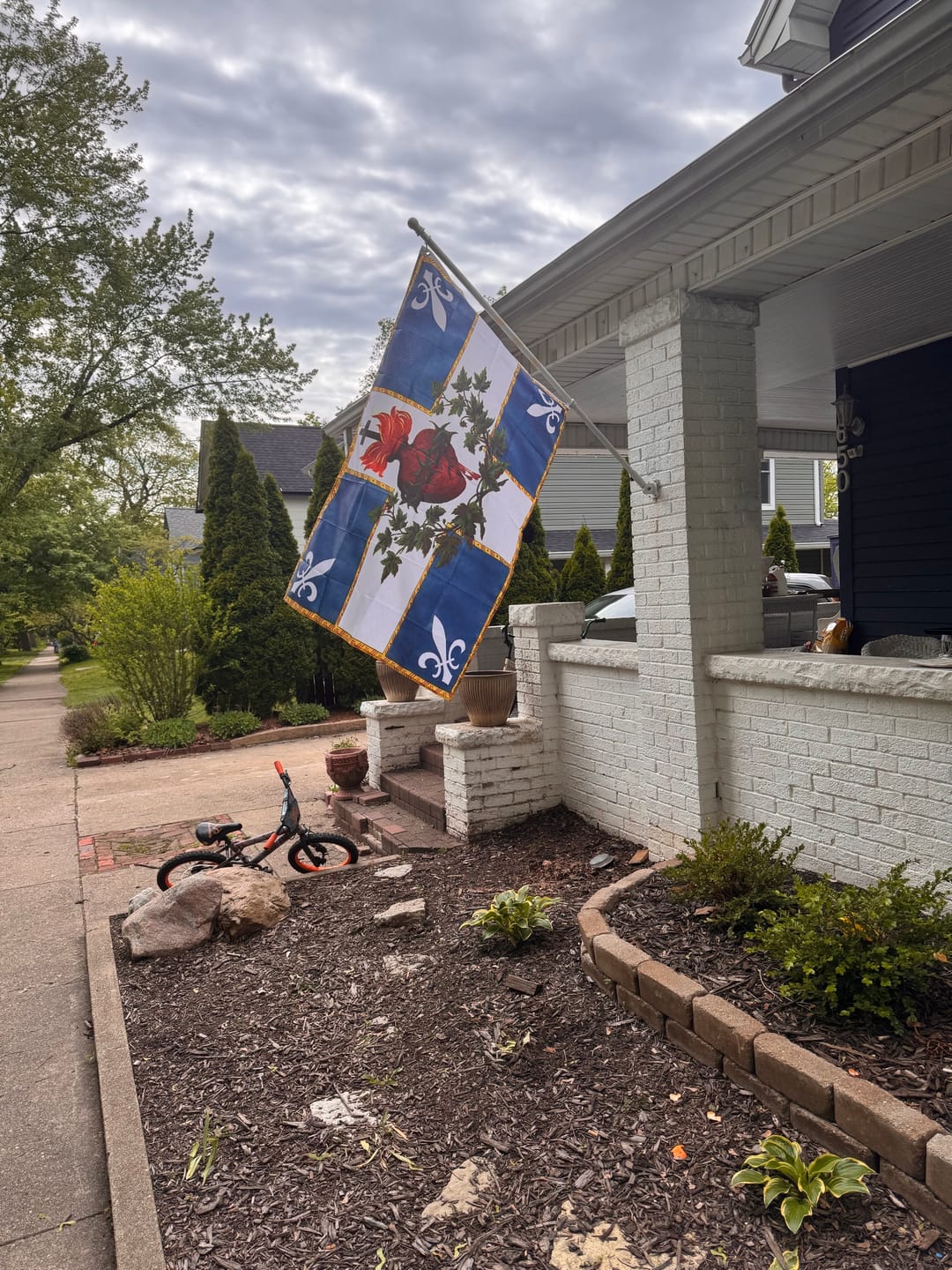 Customer photo review of New Sizes! Flag of the Sacred Heart – Blue - Indoor/outdoor Flag – Polyester – 6 Sizes