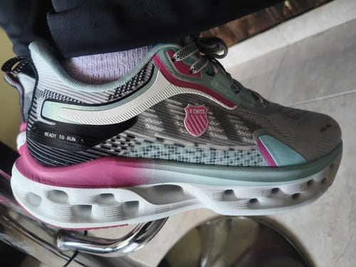 Customer photo review of Tenis Atreux V Women
