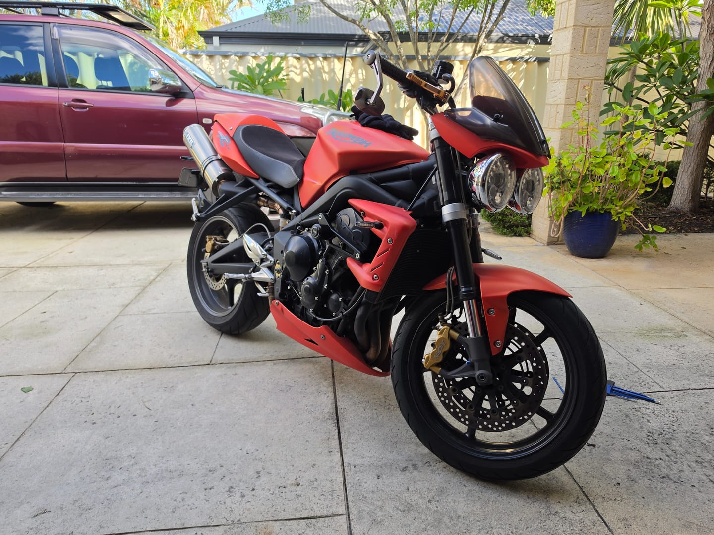 Customer photo review of Crash Pads / Frame Sliders for Triumph Street Triple 675