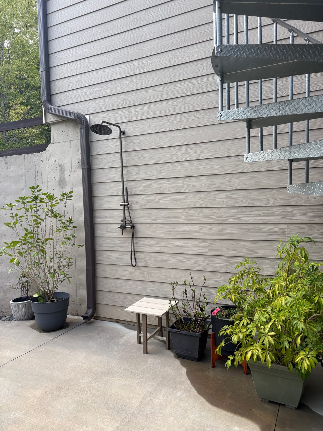 Customer photo review of Dua-Function Outdoor Shower with Handheld and Rain Showerhead