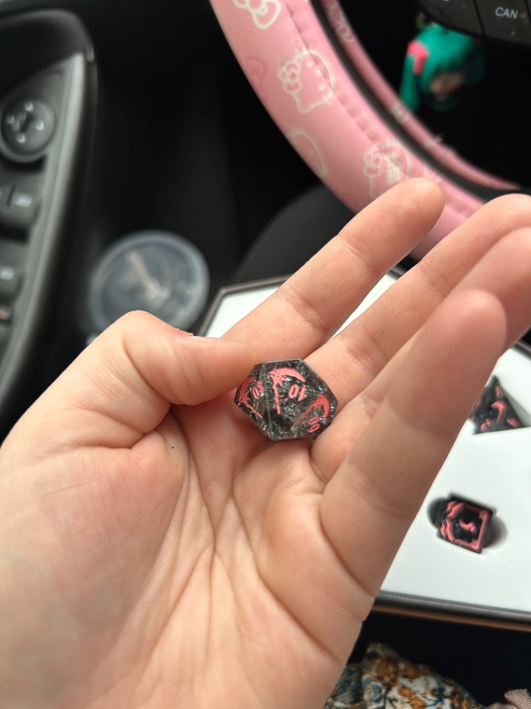 Customer photo review of PRE-ORDER | Mori Calliope Black Shattered Glass Dice Set | hololive English x MMG Exclusive