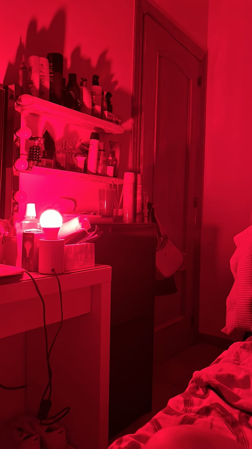 Customer photo review of AirGlow® Bombilla de Luz Roja y Sueño Circadiano