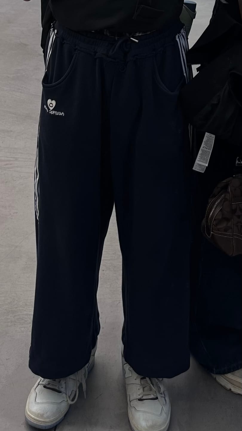 Customer photo review of Aelfric Eden Double Waist Baggy Sweatpants