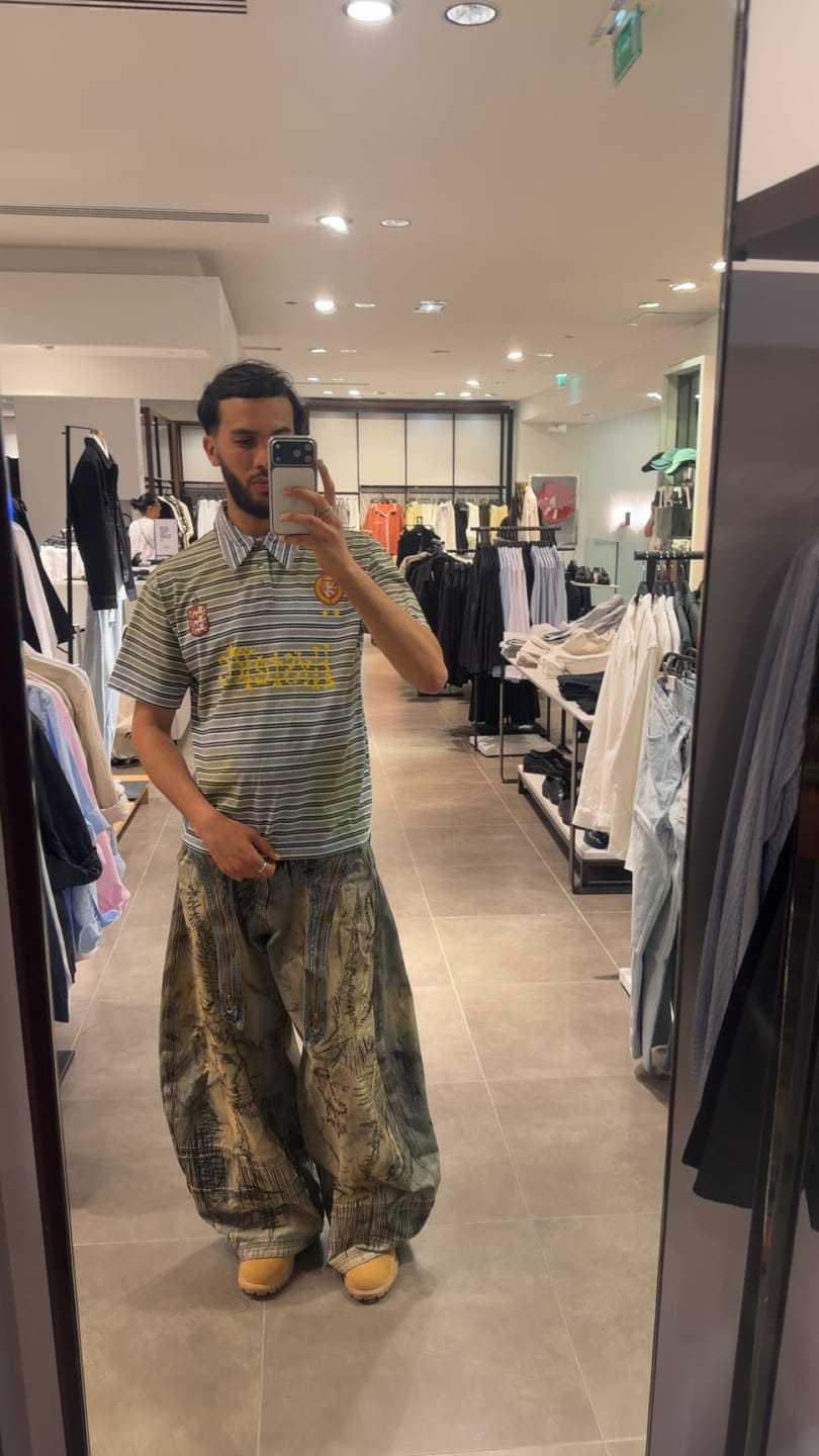 Customer photo review of Personsoul Stain Embroidery Curved Jeans