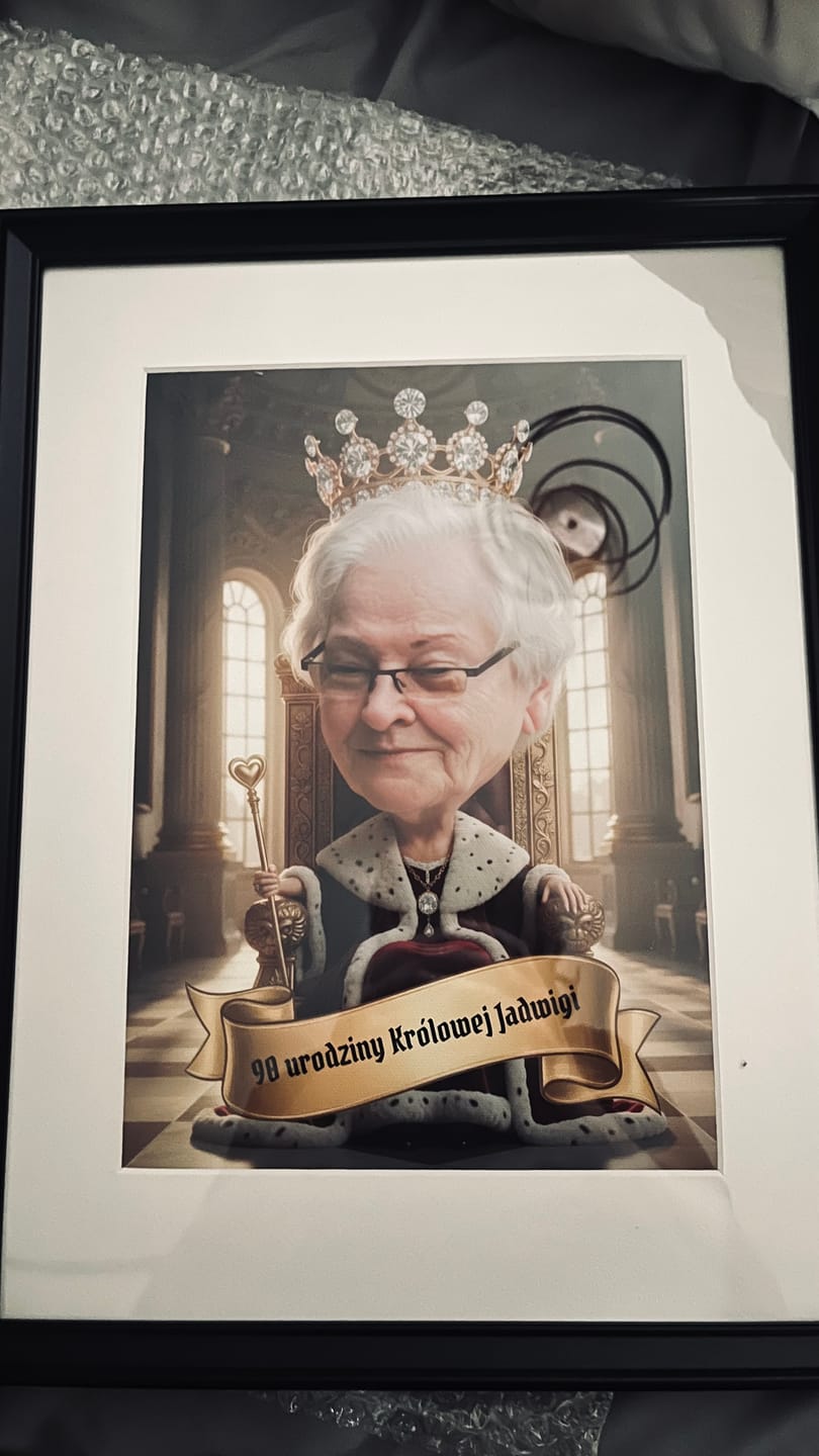 Customer photo review of Babcia Królowa Rodziny  - Karykatura ze zdjęcia