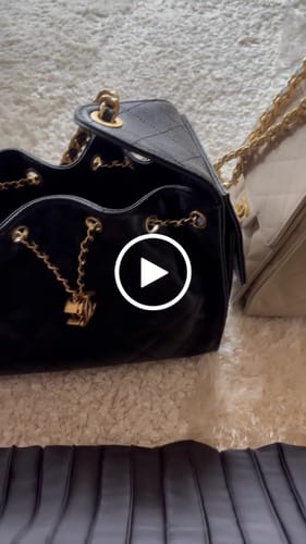 Customer video review of CC 25C Hobo Bag 30cm Black Grained Calfskin