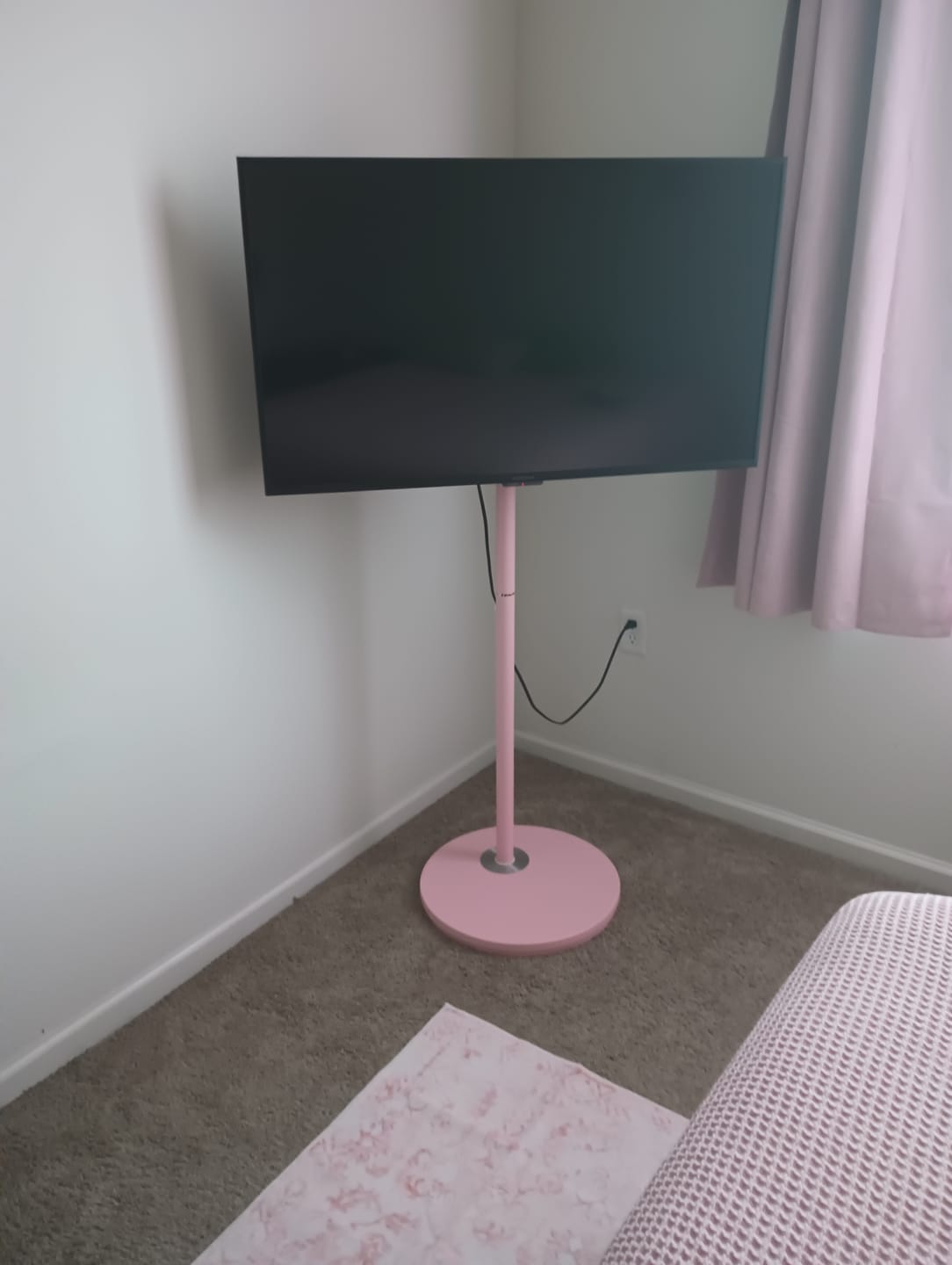 Customer photo review of Master V2 FT48 TV Stand