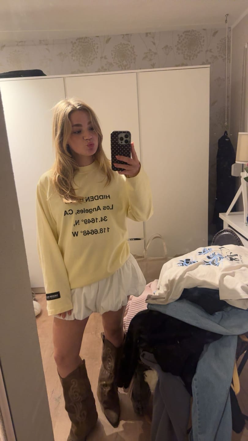 Customer photo review of VINTAGE LOGO LONGSLEEVE T-SHIRT BUTTER YELLOW
