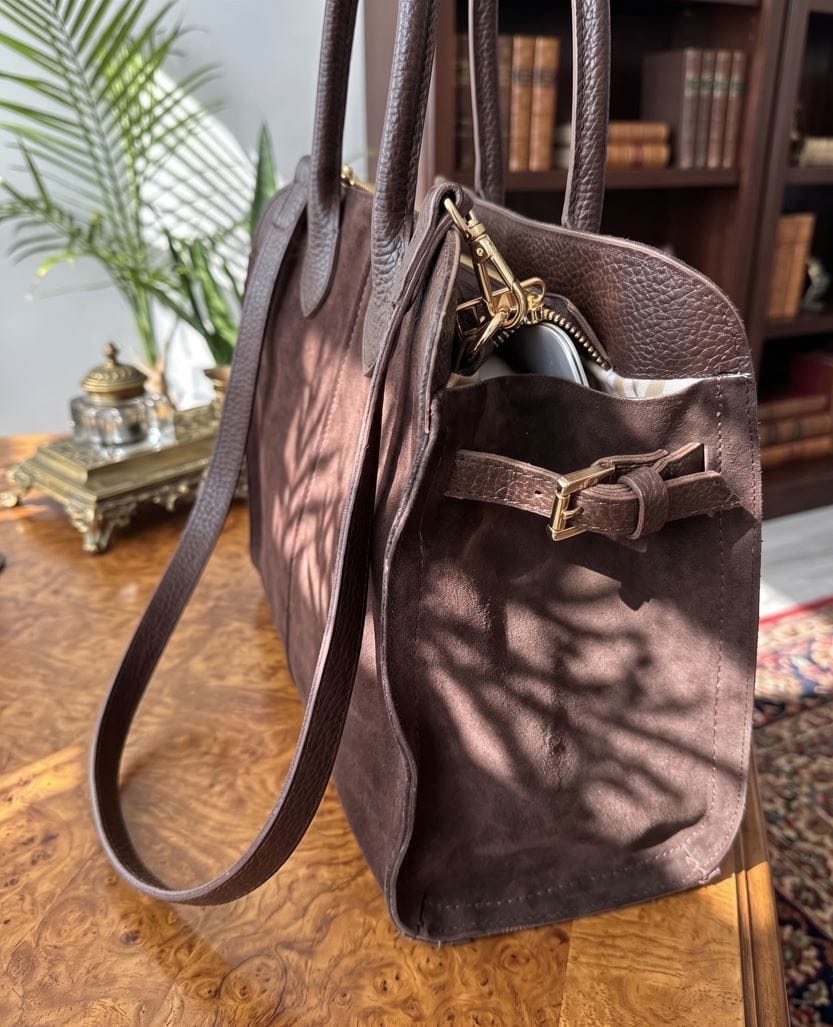 Customer photo review of Totem XL | Büyük Boy Hakiki Süet Deri El ve Omuz Çantası | Kahverengi
