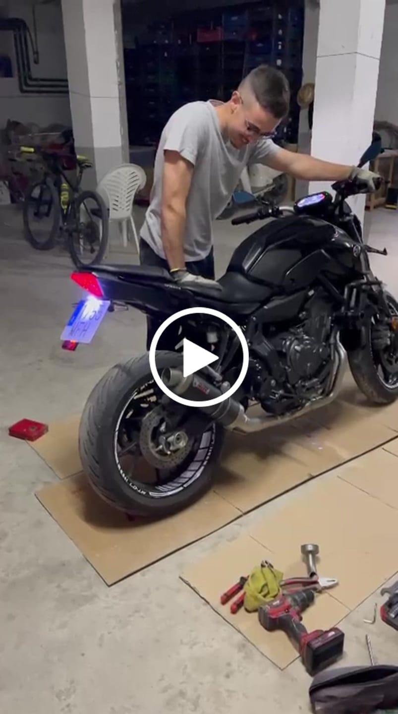 Customer video review of Escape completo homologado Mivv GP en Carbono para YAMAHA MT 07 14-24