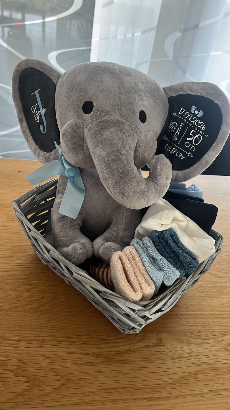 Customer photo review of Kuschel Elefant - Baby-Stofftier