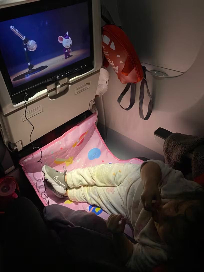 Customer photo review of Kinder Flugzeug Bett Reise | Aufblasbares Reisebett Kinder