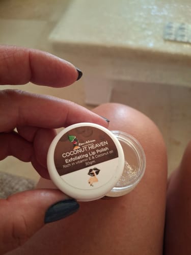 Customer photo review of Lip Polish Exfoliating Coconut Heaven