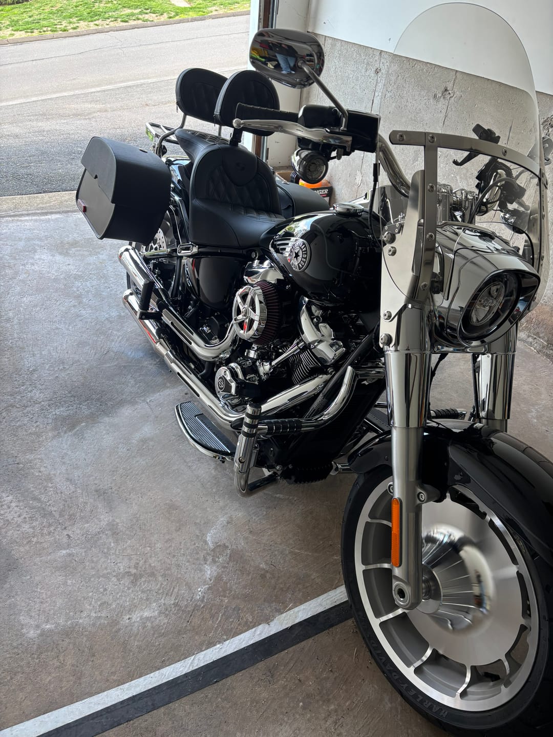 Customer photo review of 28L - Panzer Medium Quick Mount Leather Saddlebags For Harley Softail Fat Boy FLFB/S