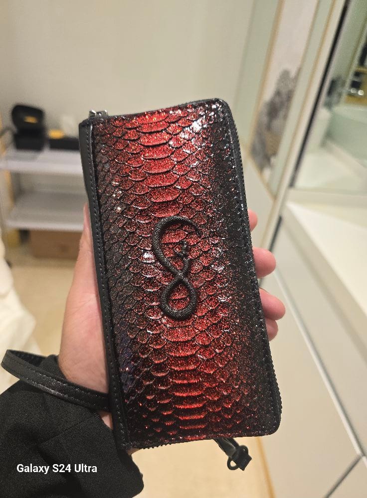 Customer photo review of Cartera Larga "The Glam" Glam Dragon