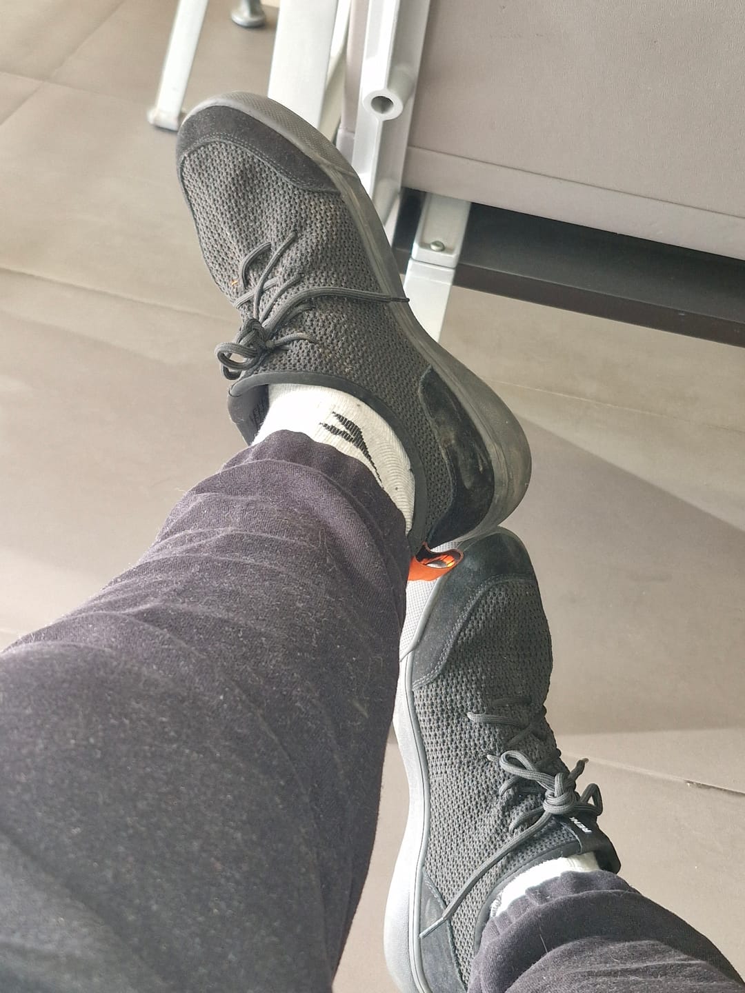 Customer photo review of Zapatilla Versaknit Negro Unisex