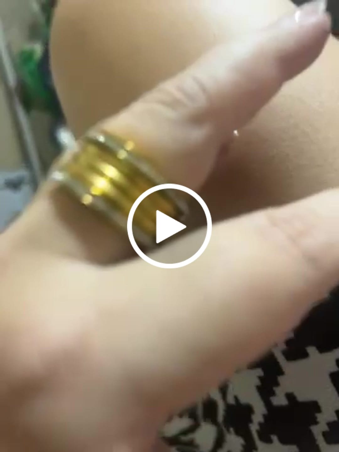 Customer video review of Anel Gota Ajustável com Mix de Banhos Dourado e Prata