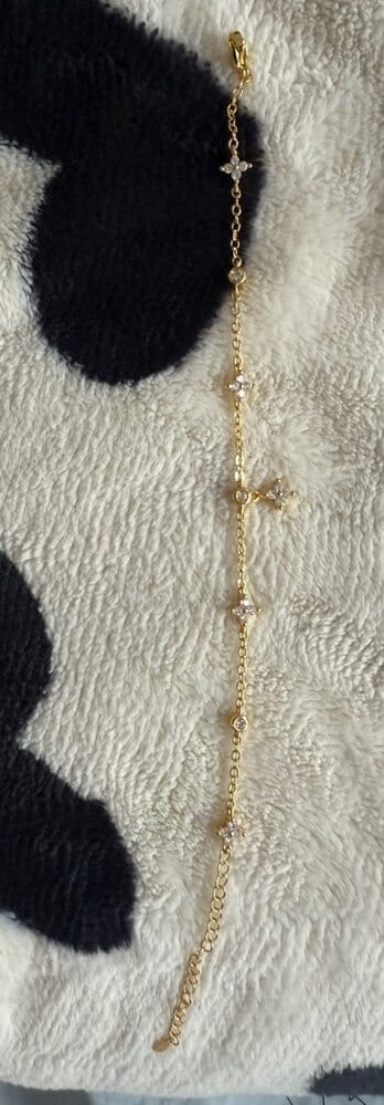 Customer photo review of Ophelia Sparkling Clover Anklet