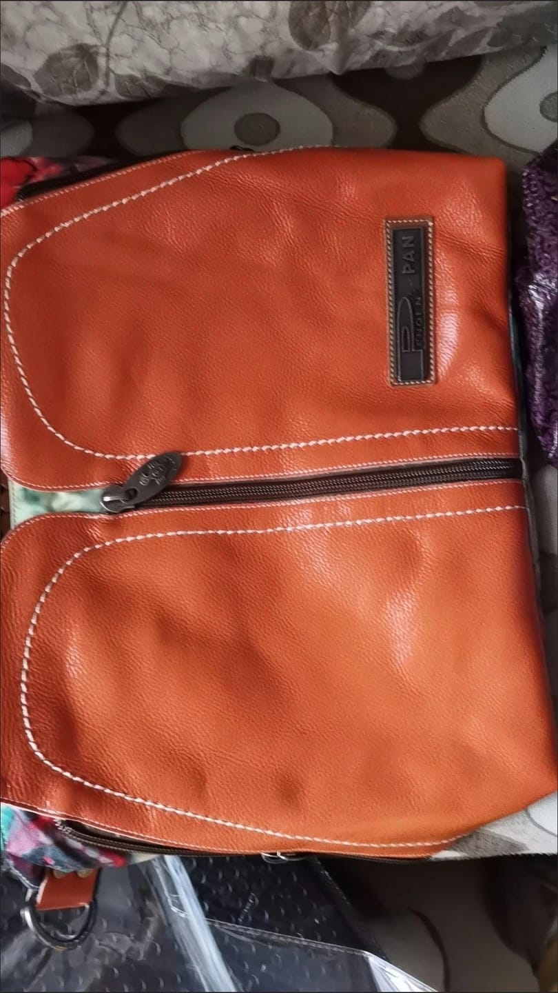 Customer photo review of Vintage Leather Spliced Flower Shoulder Bag