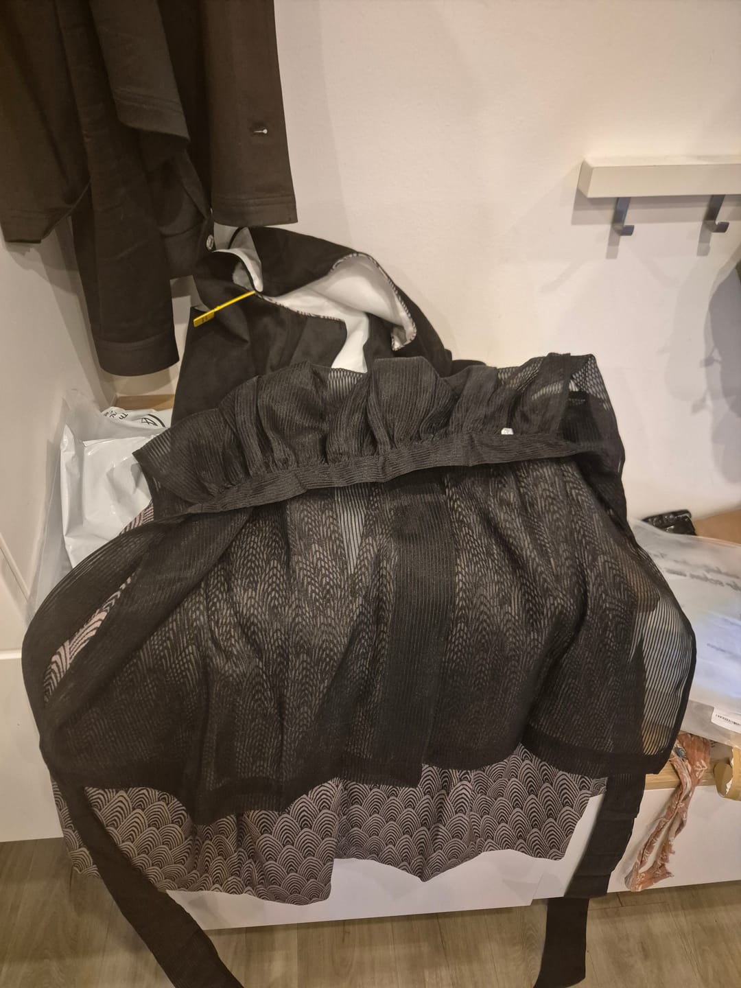 Customer photo review of Dirndl in Schwarze mit Gemustertes und Gerader Ausschnitt