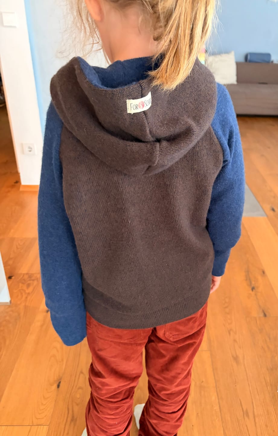 Customer photo review of Kaschmir Kinder Kapuzenjacke Braun Gr. 110/116